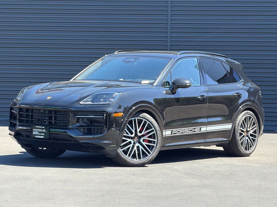 2026 Porsche Cayenne GTS in Chromite Black Metallic