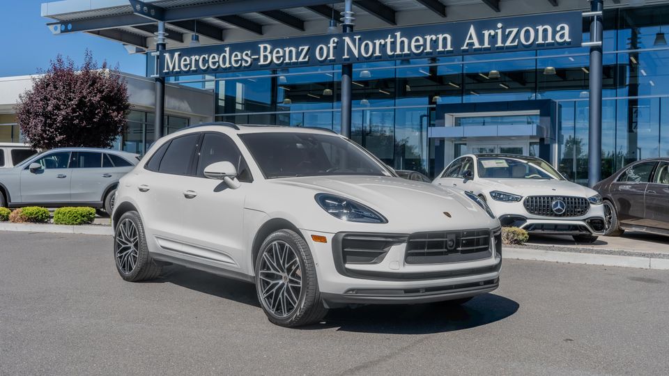 2023 Porsche Macan Base in White