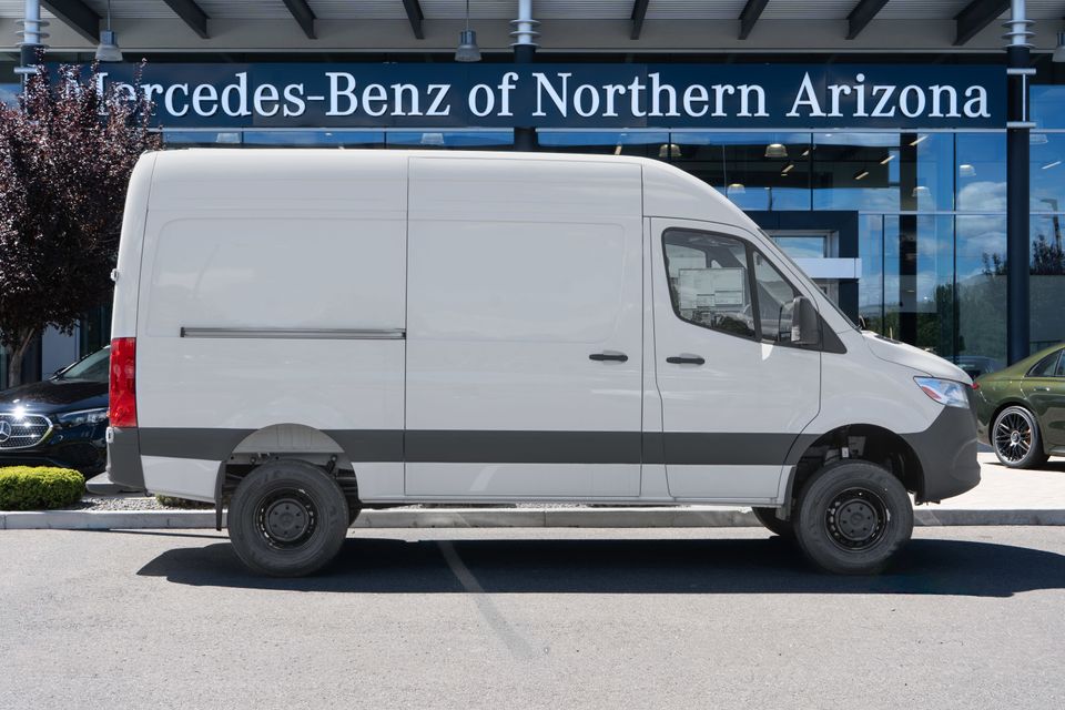 2025 Mercedes-Benz Sprinter 2500 Cargo 144 WB in Arctic White