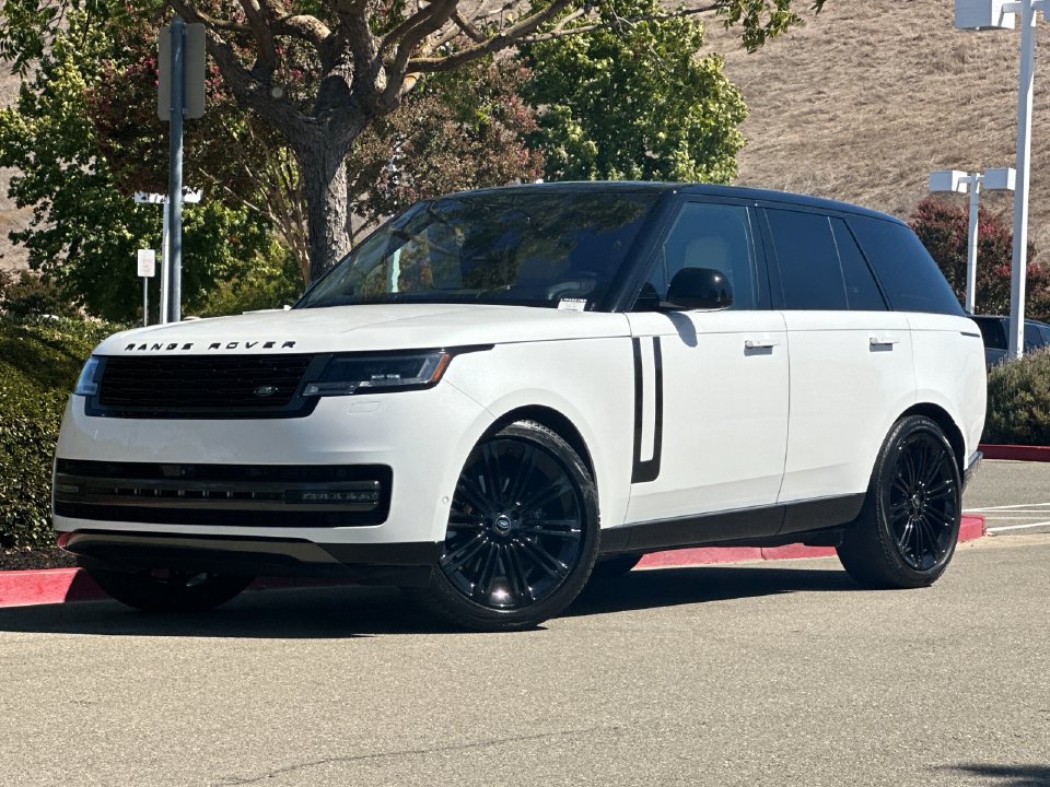 2023 Land Rover Range Rover SE in Ostuni Pearl White
