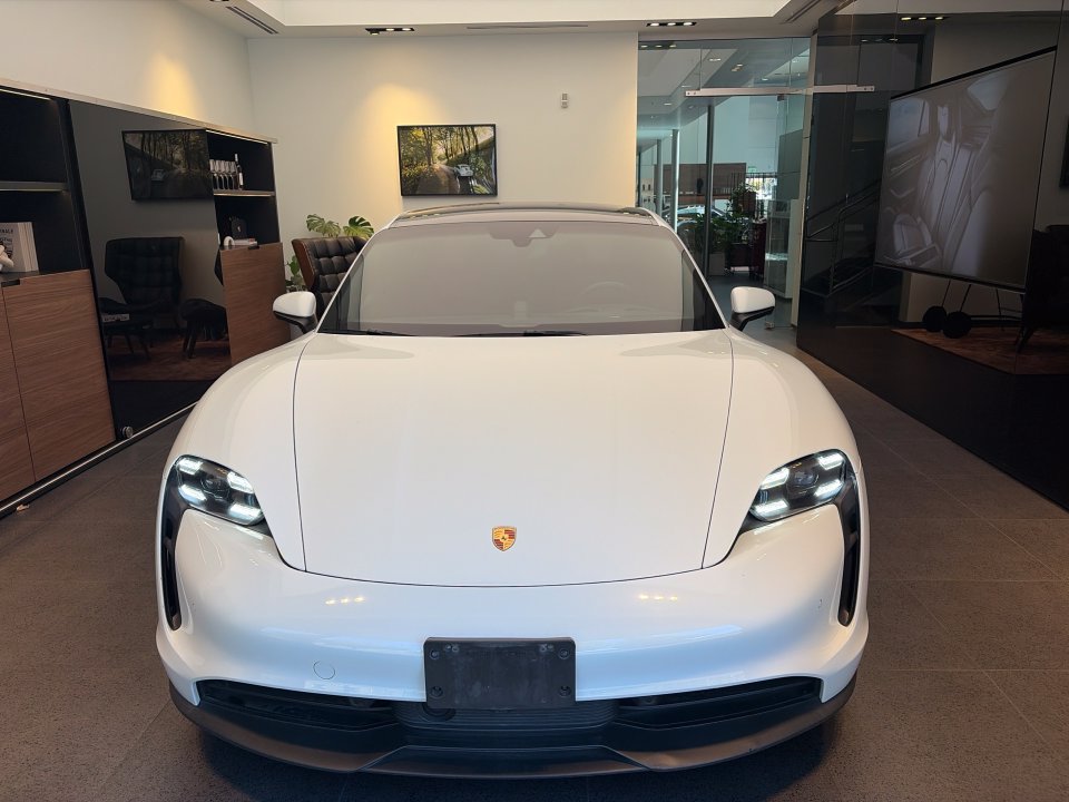 2021 Porsche Taycan 4S in White