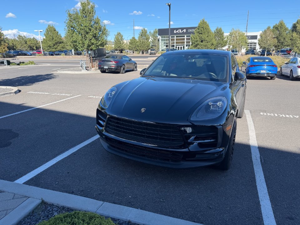 2020 Porsche Macan Base in Black