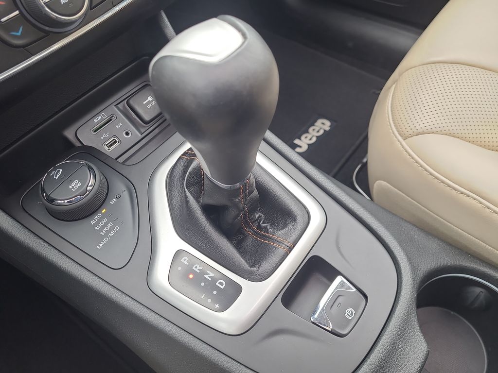 used 2015 Jeep Cherokee car, priced at $13,618