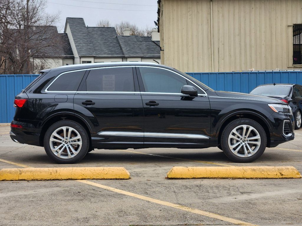 new 2025 Audi Q7 car, priced at $75,890