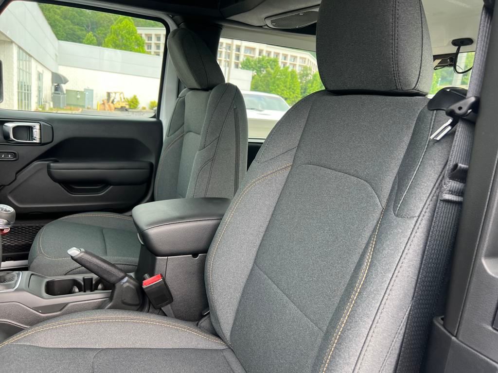 new 2025 Jeep Wrangler car, priced at $31,990