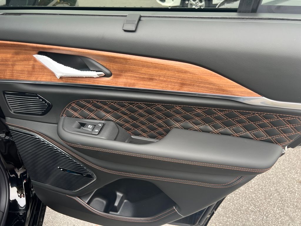 new 2025 Jeep Grand Cherokee car, priced at $64,990