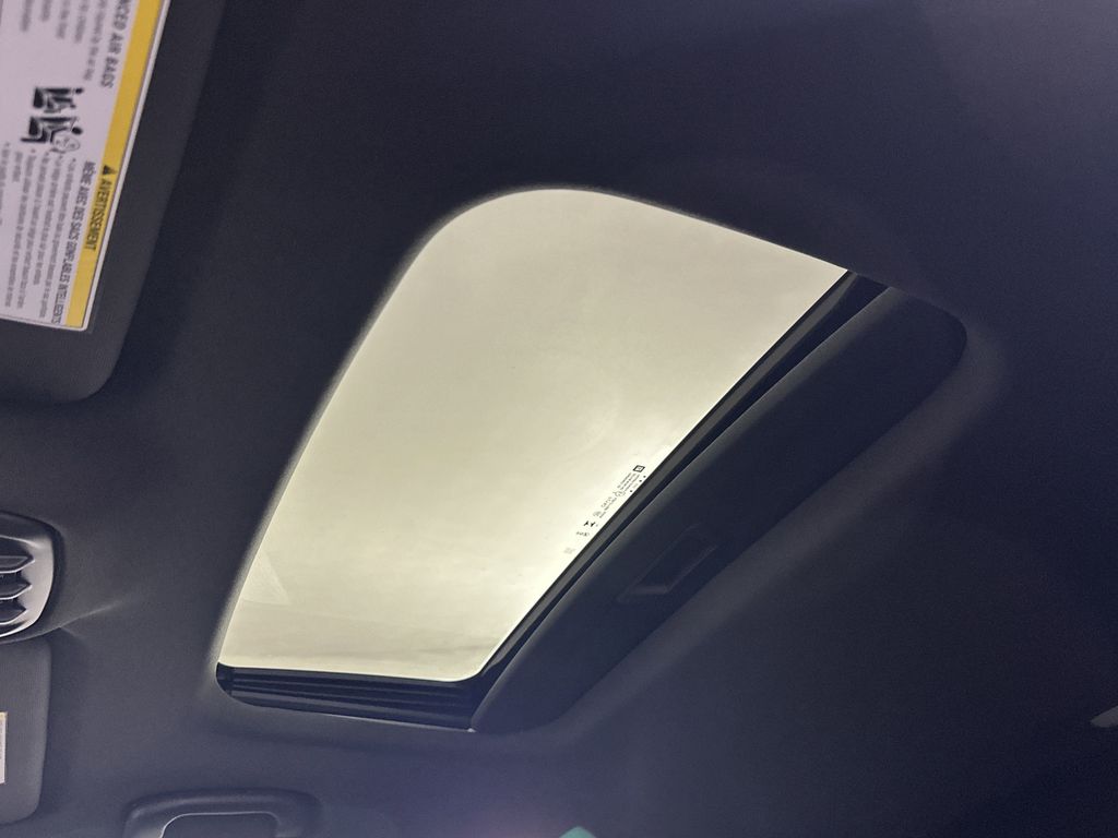 new 2025 Buick Envista car, priced at $31,085