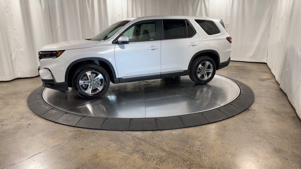 new 2025 Honda Pilot car, priced at $47,550