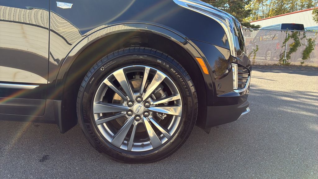 used 2022 Cadillac XT5 car, priced at $36,900