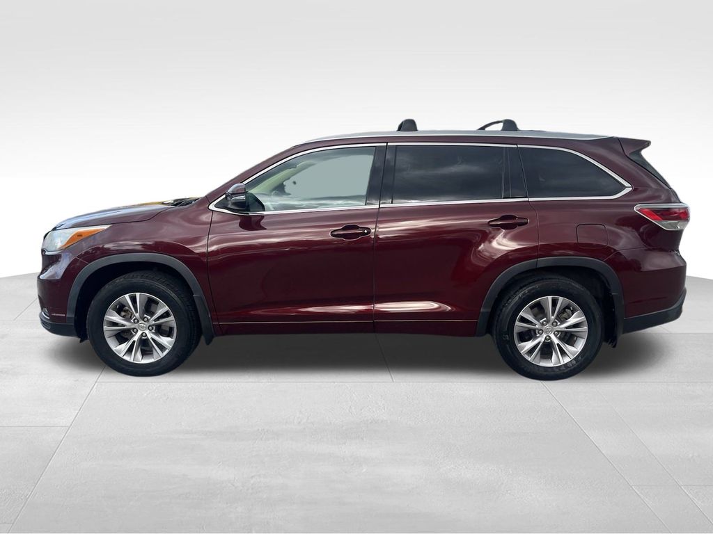 used 2015 Toyota Highlander car, priced at $15,993