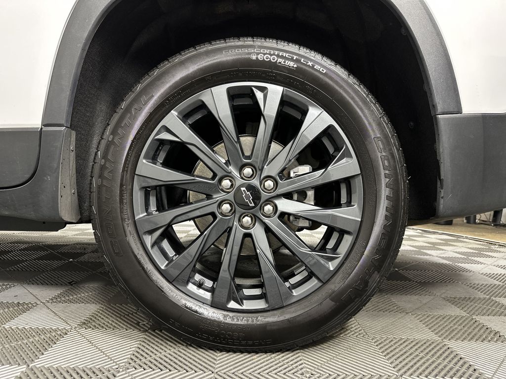 used 2022 Chevrolet Traverse car, priced at $32,988