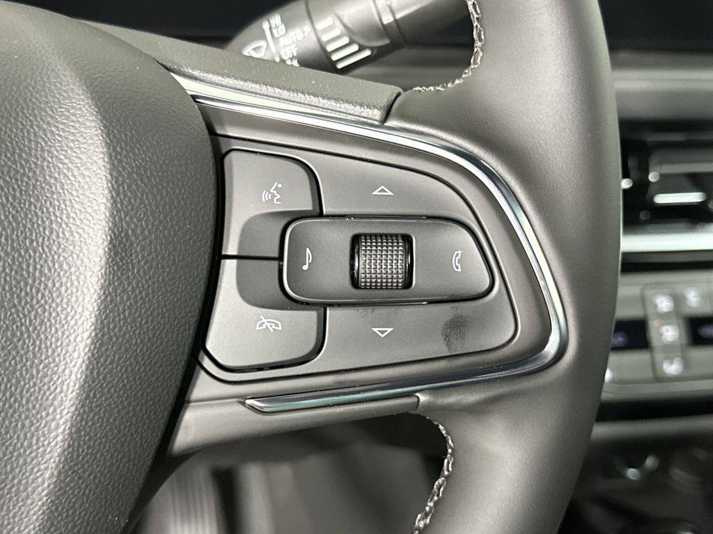 new 2025 Buick Envista car, priced at $29,570