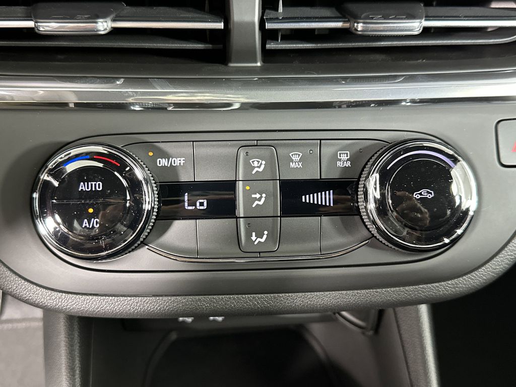 new 2025 Buick Envista car, priced at $24,695