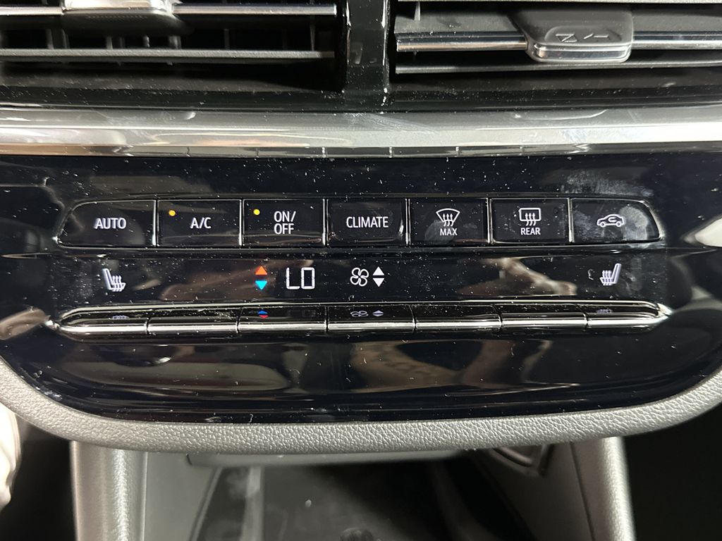 new 2025 Buick Envista car, priced at $29,495