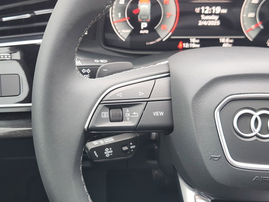 new 2025 Audi Q7 car, priced at $75,890