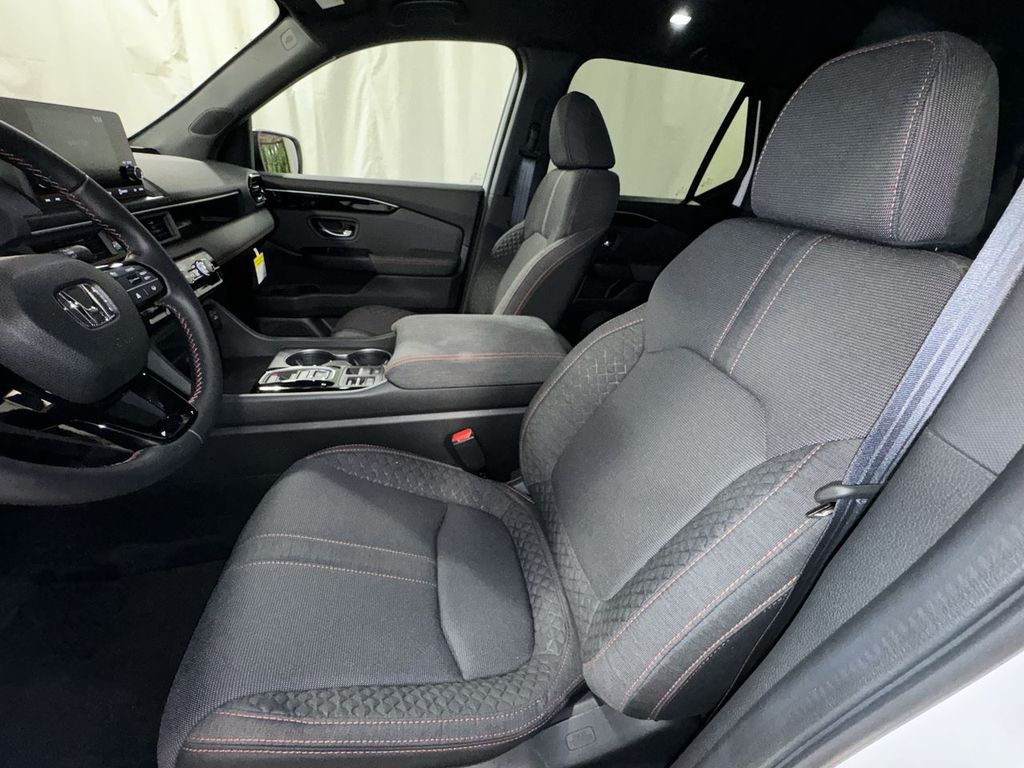 new 2025 Honda Pilot car, priced at $44,205