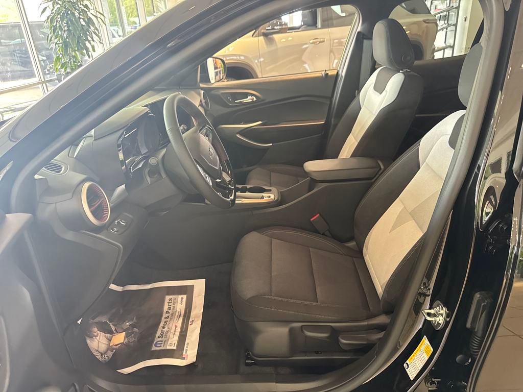 new 2025 Chevrolet Trax car, priced at $24,290