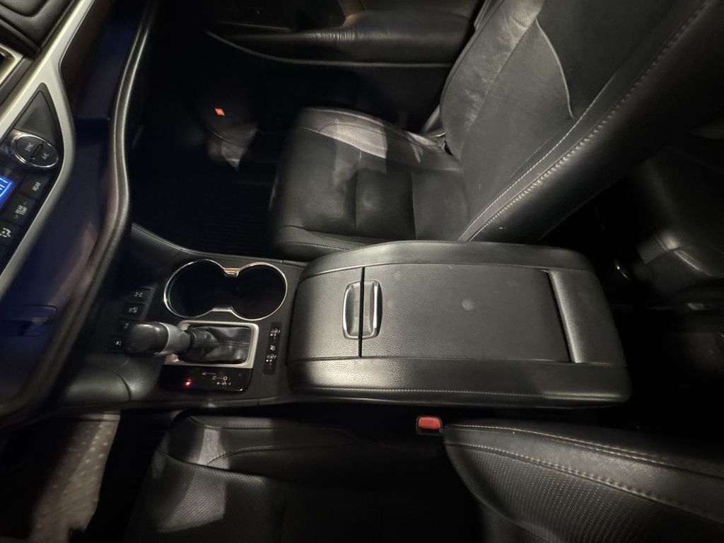 used 2016 Toyota Highlander car, priced at $19,458
