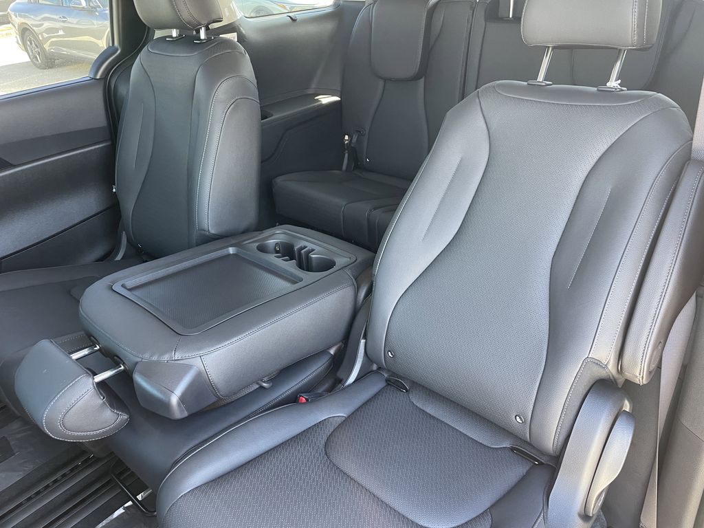 new 2026 Kia Carnival Hybrid car, priced at $52,521