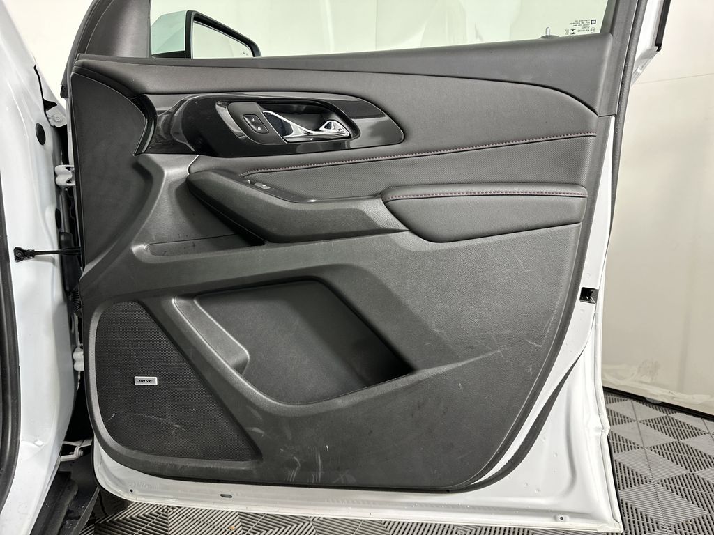 used 2022 Chevrolet Traverse car, priced at $32,988