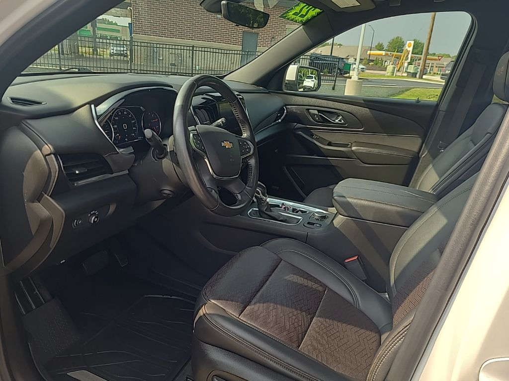 used 2022 Chevrolet Traverse car, priced at $37,563