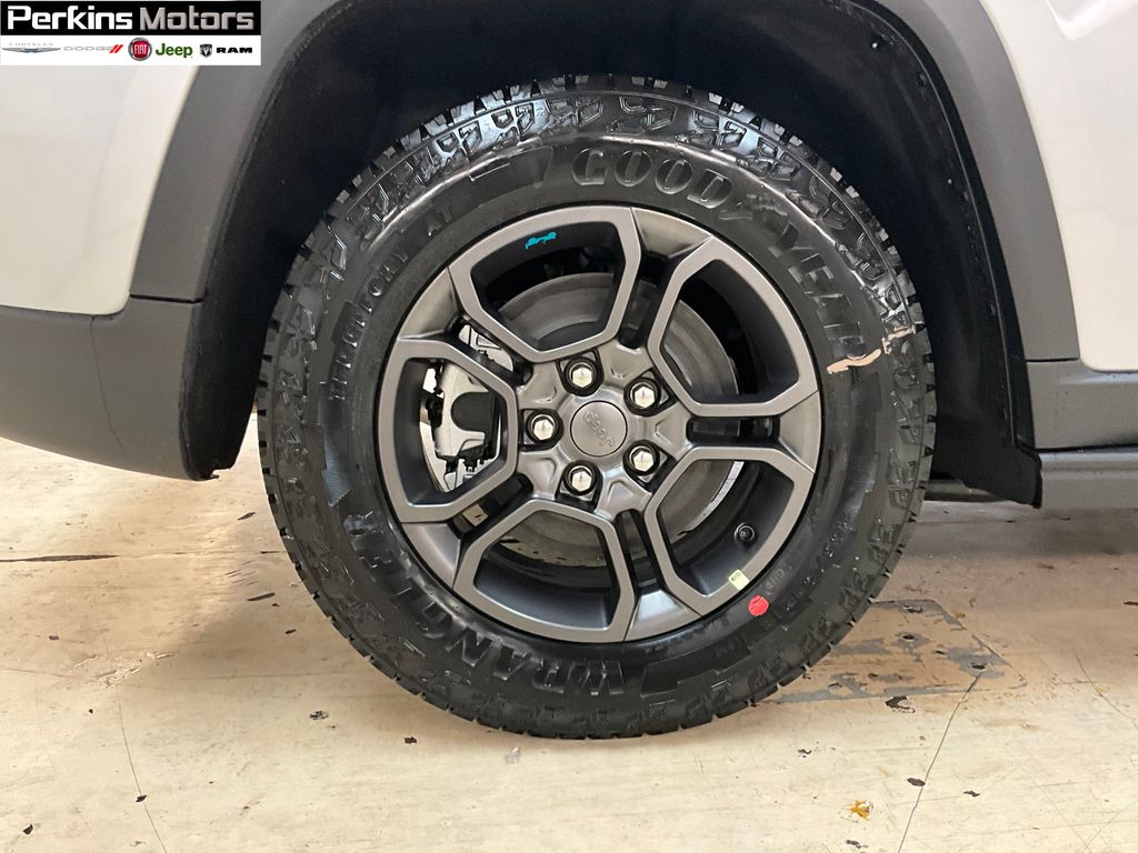 new 2025 Jeep Grand Cherokee car, priced at $66,005