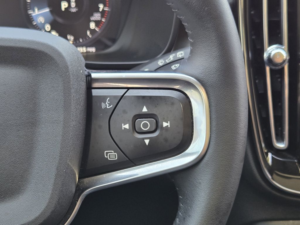 used 2021 Volvo XC40 car, priced at $22,862