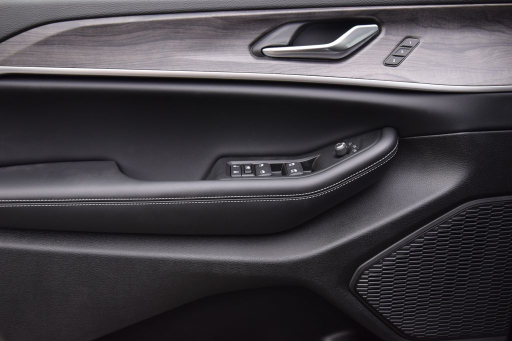 new 2025 Jeep Grand Cherokee car, priced at $45,285