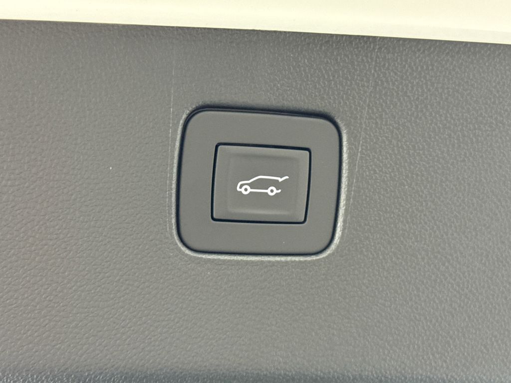 new 2025 Buick Envista car, priced at $29,075