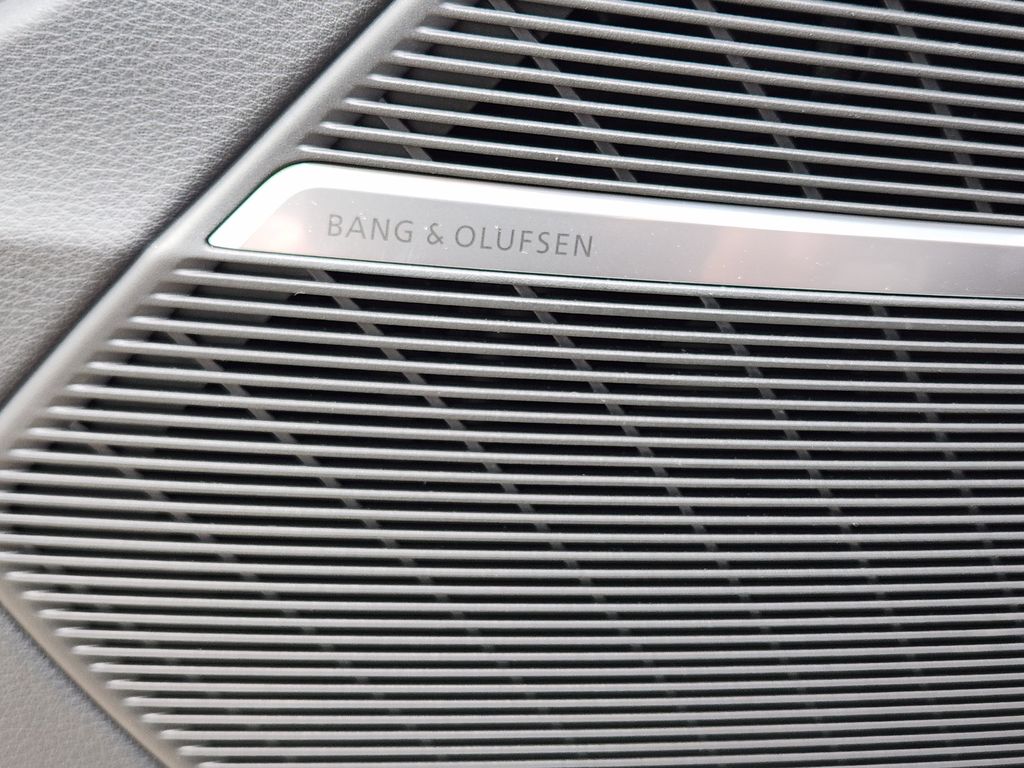new 2025 Audi Q7 car, priced at $77,840