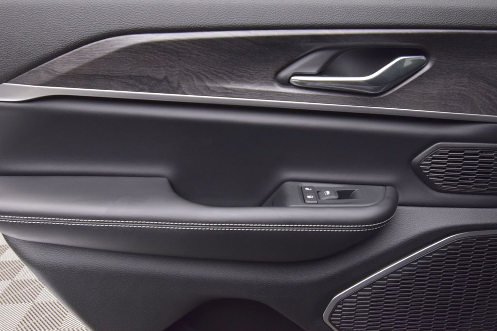 new 2025 Jeep Grand Cherokee car, priced at $52,304
