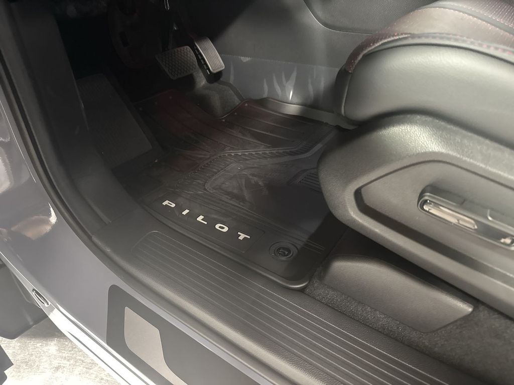 new 2025 Honda Pilot car, priced at $57,215