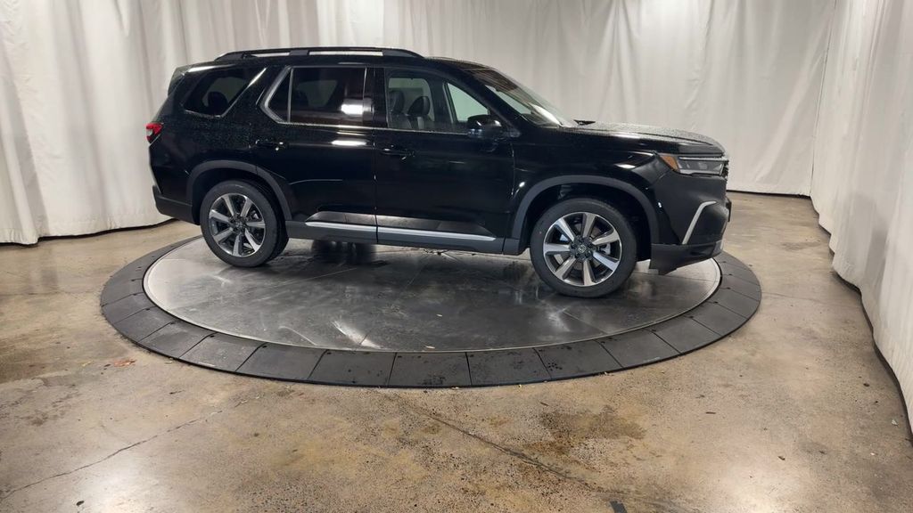 new 2025 Honda Pilot car, priced at $54,530