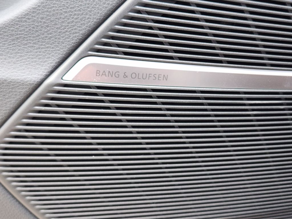 new 2025 Audi Q7 car, priced at $77,750