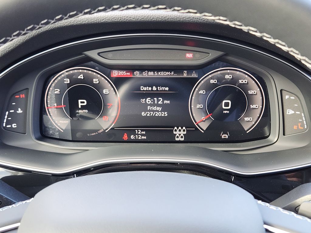 new 2025 Audi Q7 car, priced at $77,450
