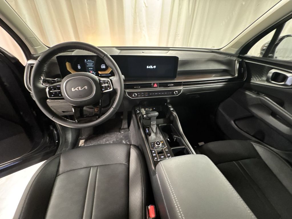 new 2025 Kia Sorento car, priced at $40,546