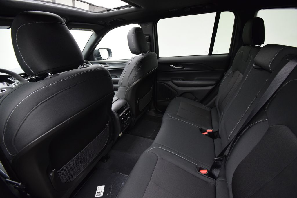 new 2025 Jeep Grand Cherokee car, priced at $40,288