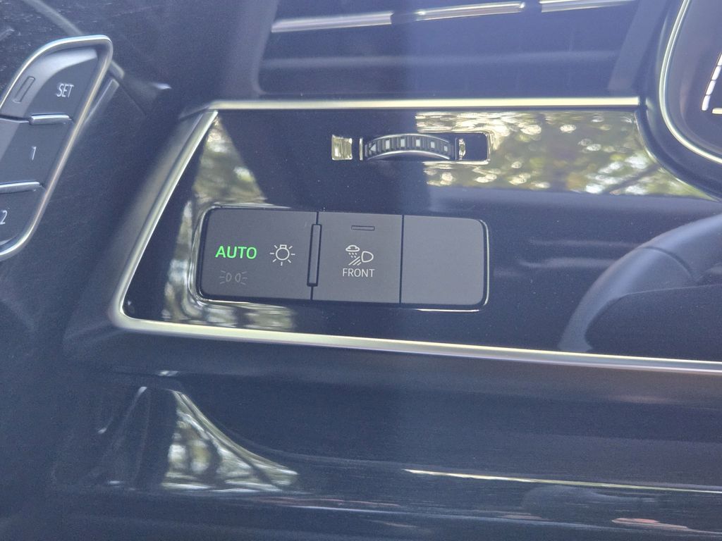new 2025 Audi Q7 car, priced at $72,850