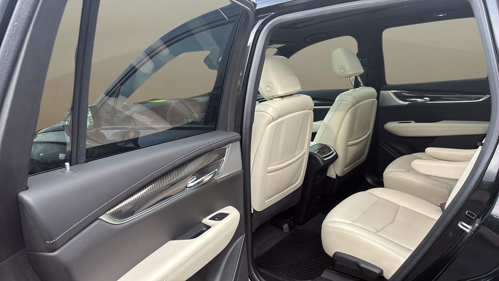 used 2022 Cadillac XT6 car, priced at $37,000