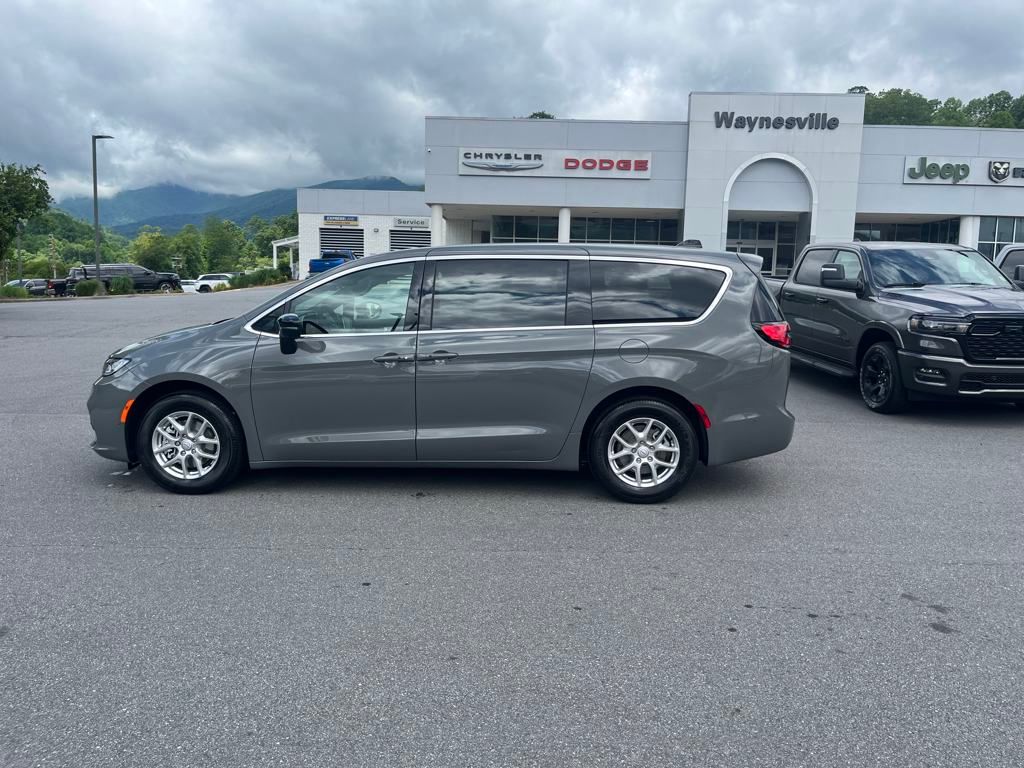 new 2025 Chrysler Pacifica car, priced at $43,527