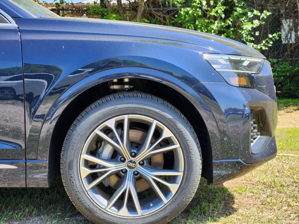 new 2025 Audi Q8 car, priced at $78,865