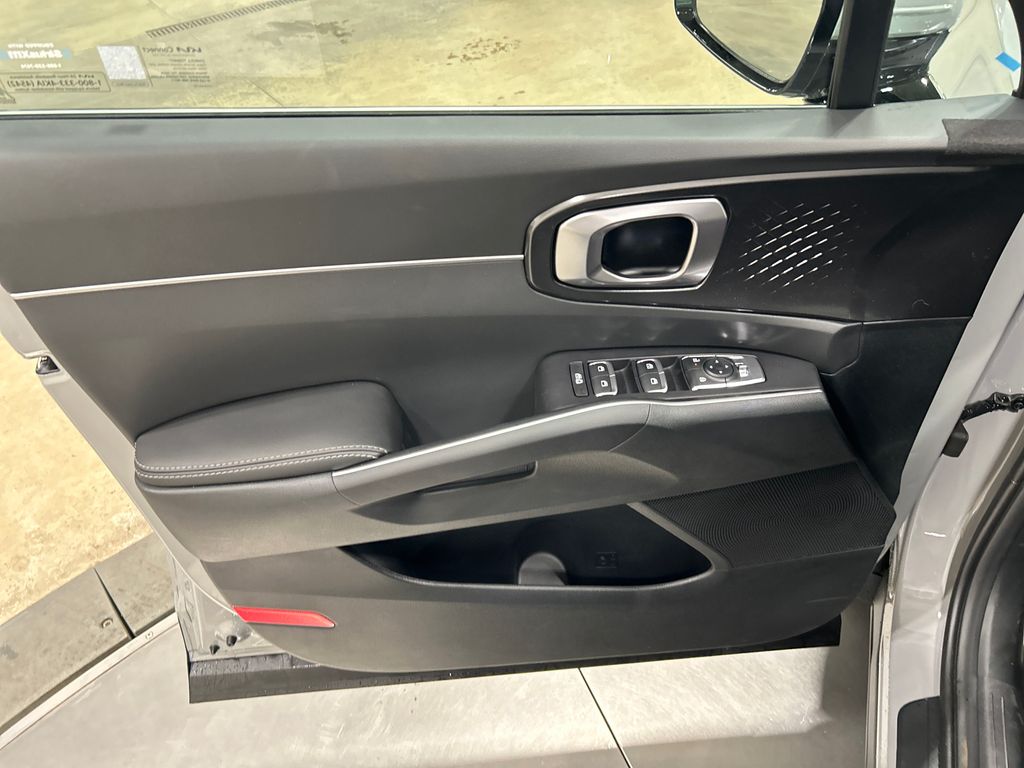 new 2025 Kia Sorento car, priced at $35,985
