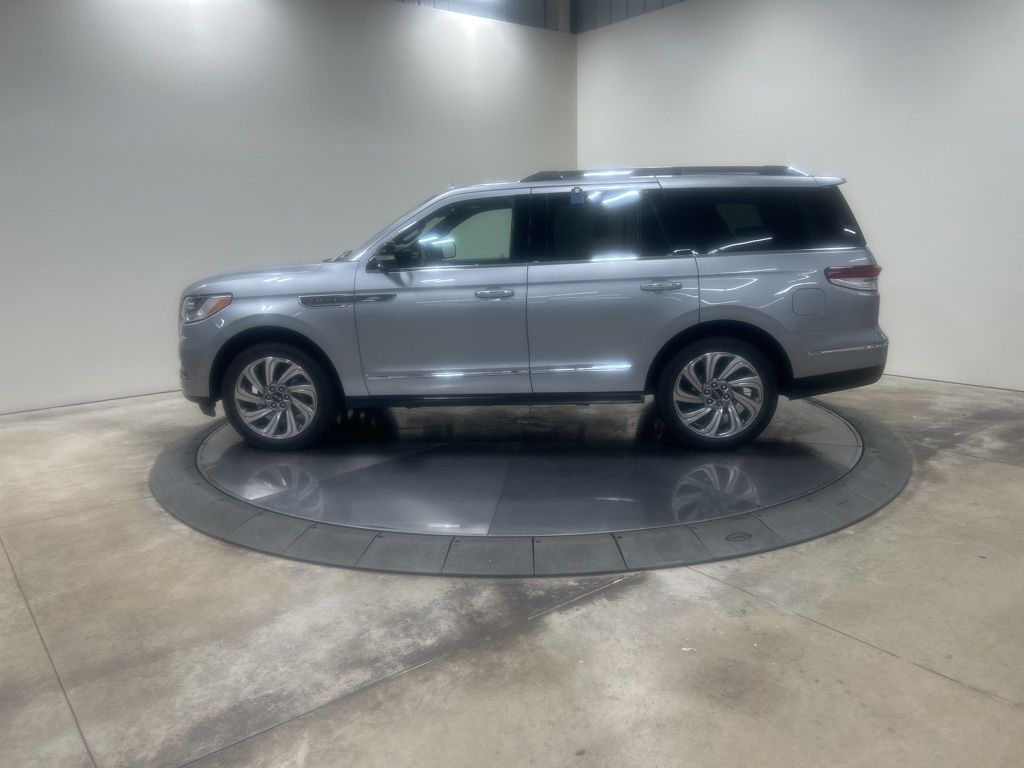 used 2022 Lincoln Navigator car, priced at $58,127