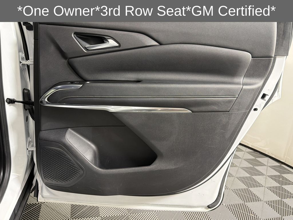 used 2024 Chevrolet Traverse car, priced at $33,333