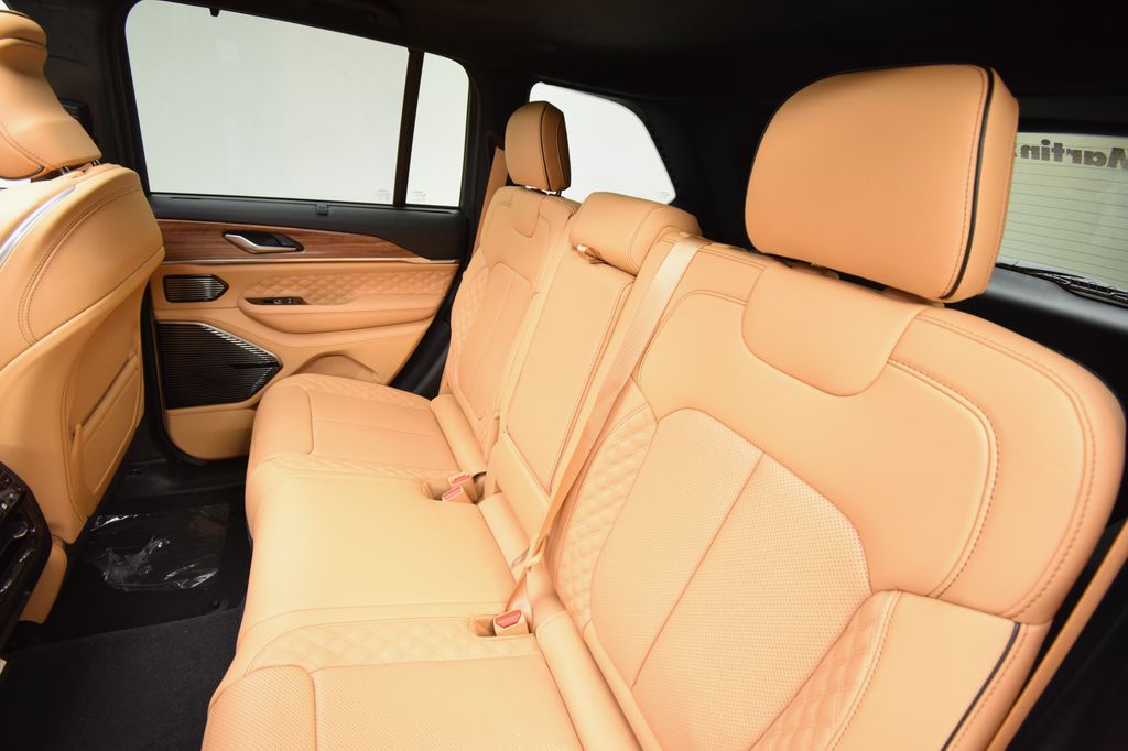 new 2025 Jeep Grand Cherokee car, priced at $68,580