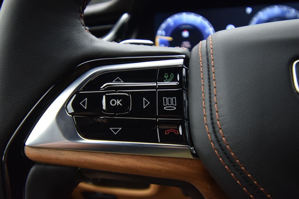 new 2025 Jeep Grand Cherokee L car, priced at $70,107