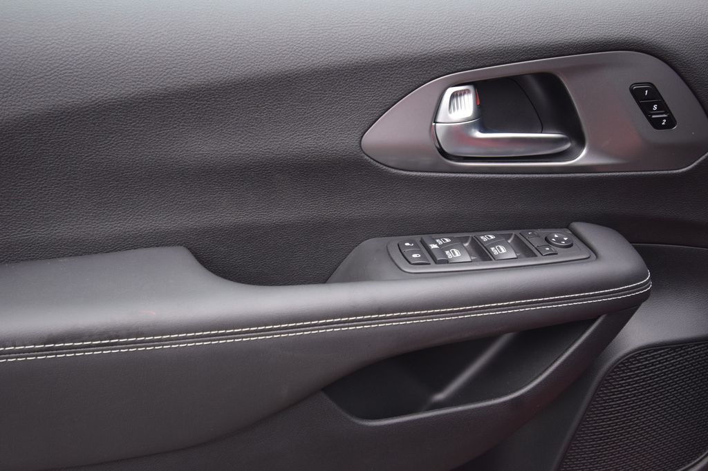 new 2026 Chrysler Pacifica car, priced at $39,642