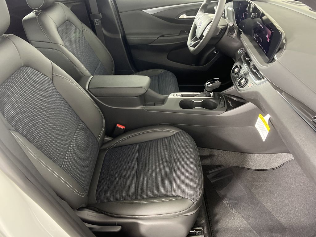 new 2025 Buick Envista car, priced at $25,190