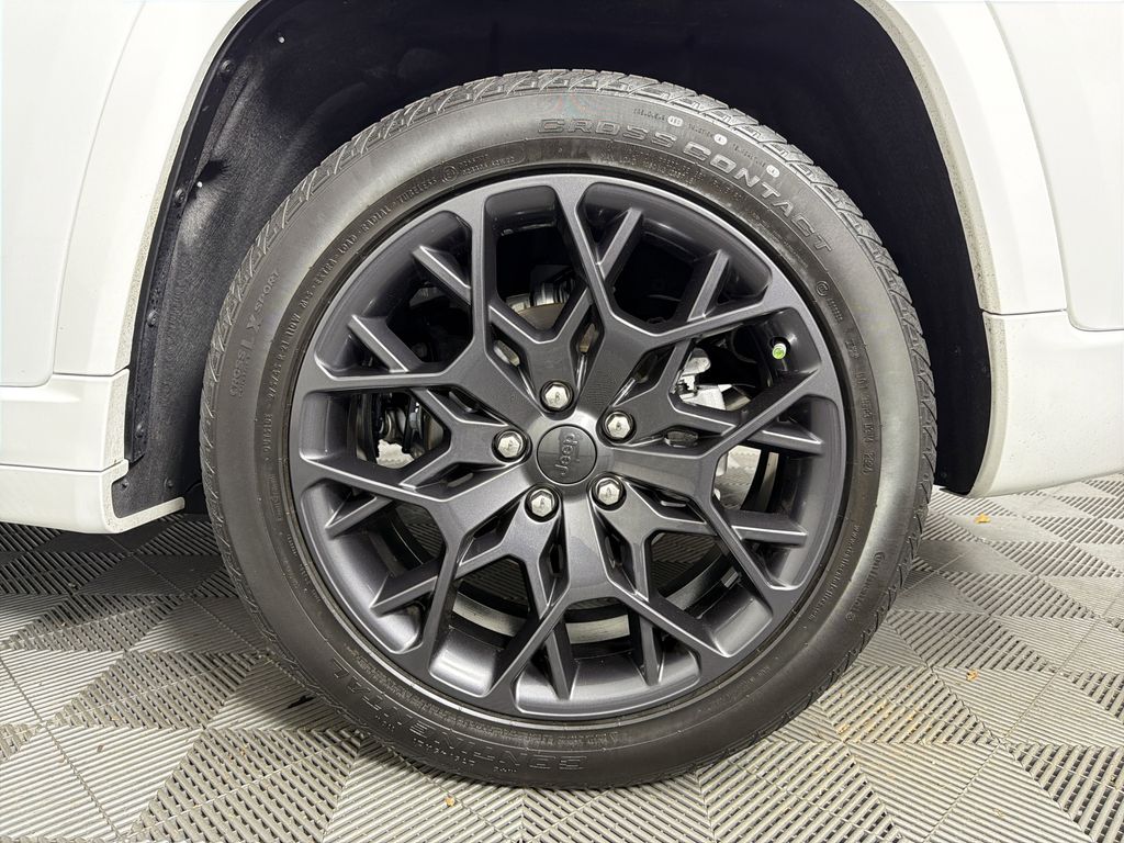 used 2025 Jeep Grand Cherokee car, priced at $53,195