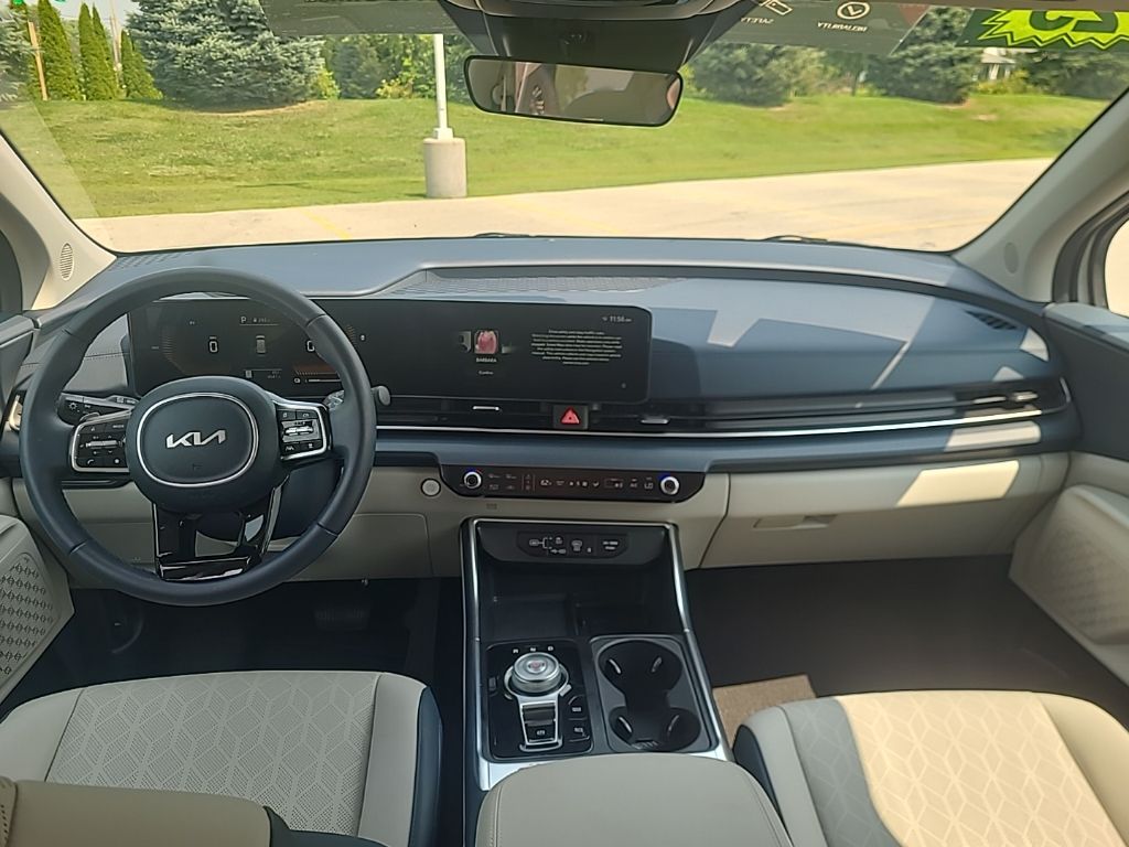 used 2025 Kia Carnival Hybrid car, priced at $42,844